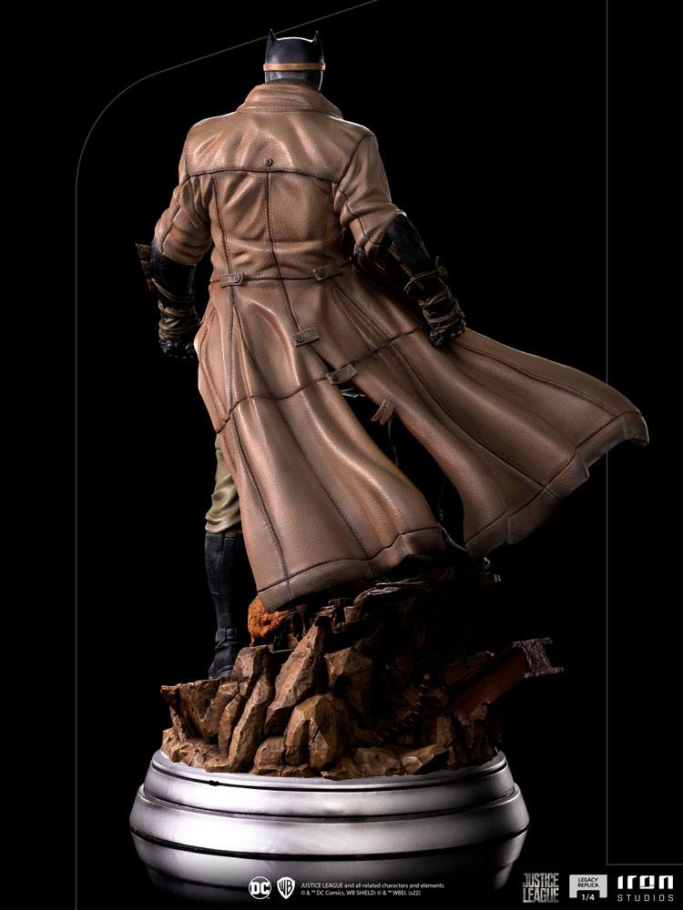Zack Snyder's Justice League : Statuette Legacy Replica 1/4 Batman Knightmare 58 cm