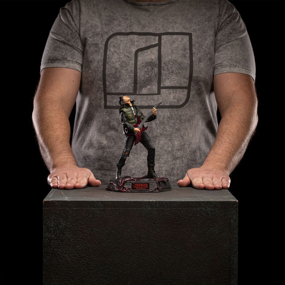 Stranger Things statuette 1/10 Deluxe Art Scale Eddie Munson 20 cm