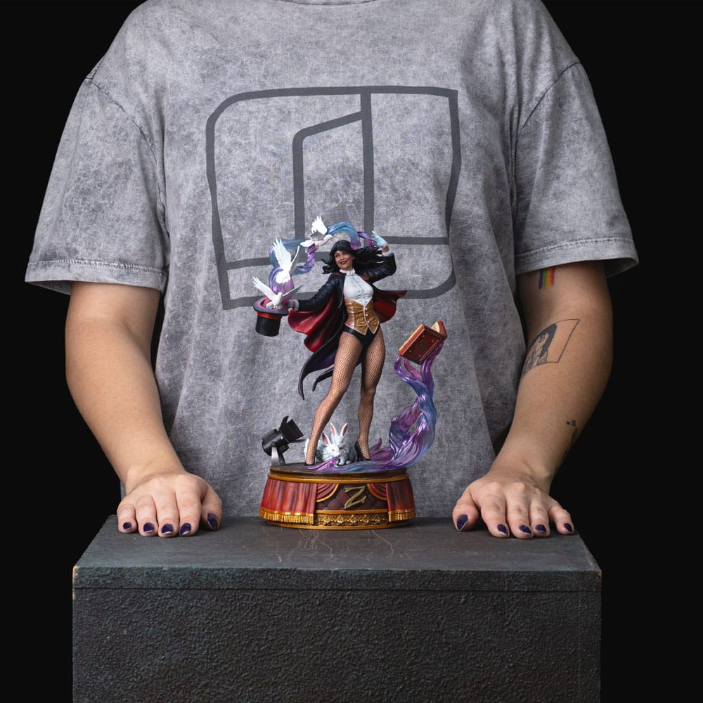 DC Comics statuette 1/10 Art Scale Zatanna 27 cm