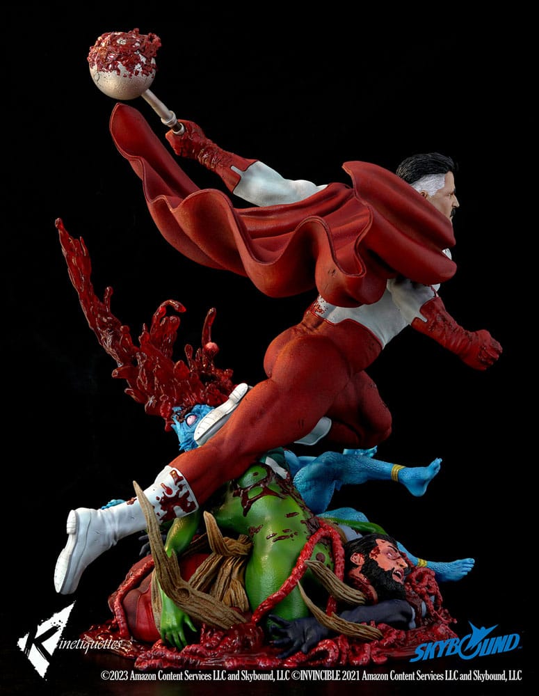 Invincible diorama Omni-Man: The Ambush 52 cm