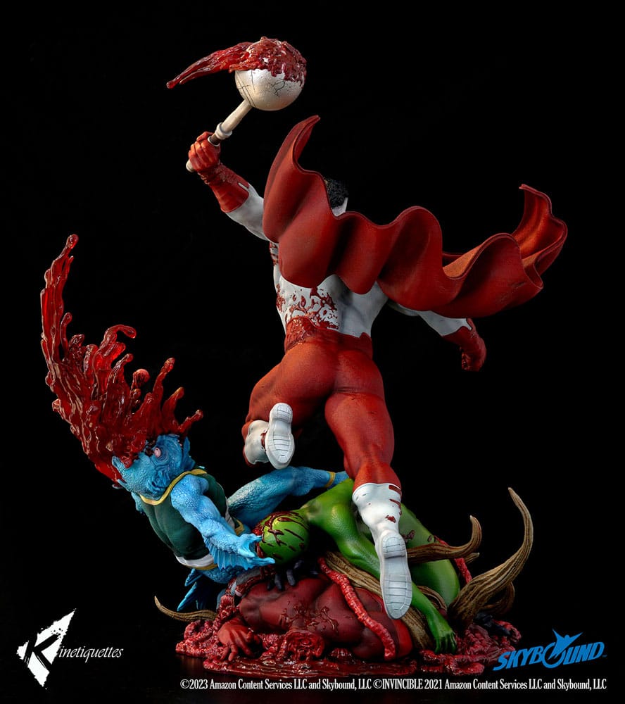 Invincible diorama Omni-Man: The Ambush 52 cm