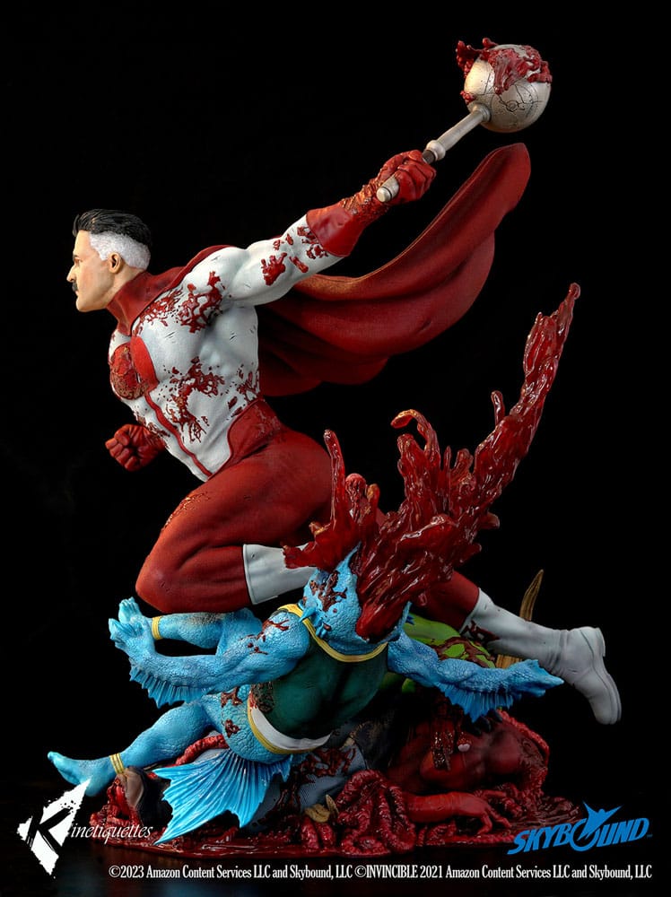 Invincible diorama Omni-Man: The Ambush 52 cm