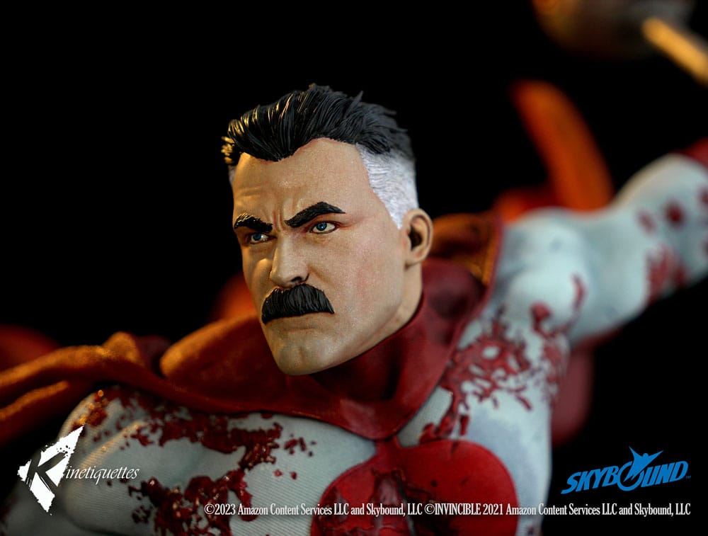 Invincible diorama Omni-Man: The Ambush 52 cm