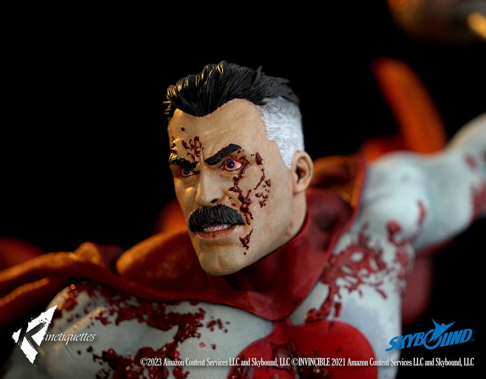 Invincible diorama Omni-Man: The Ambush 52 cm