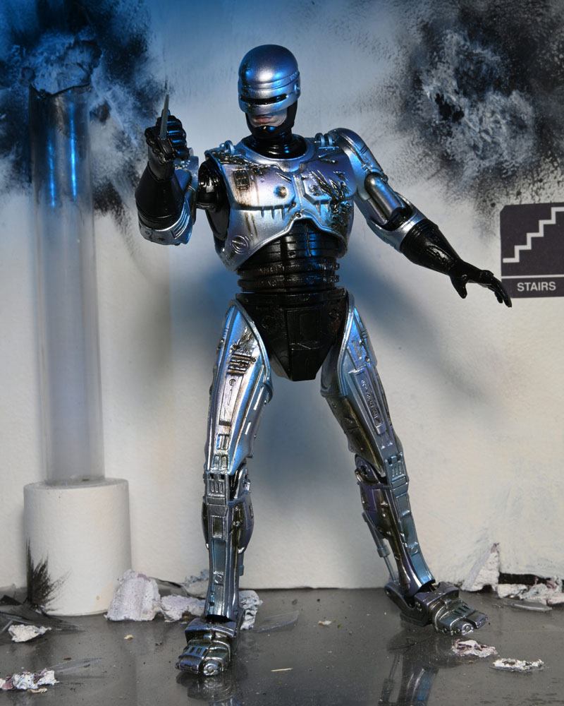 RoboCop figurine Ultimate Battle Damaged RoboCop with Chair 18 cm