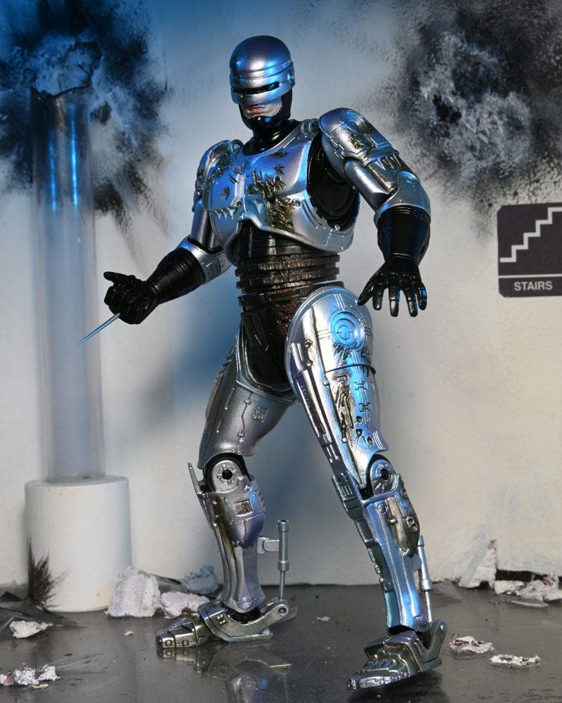 RoboCop figurine Ultimate Battle Damaged RoboCop with Chair 18 cm