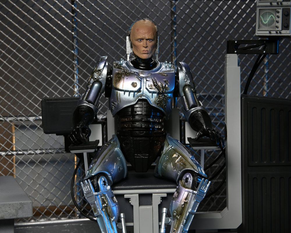 RoboCop figurine Ultimate Battle Damaged RoboCop with Chair 18 cm
