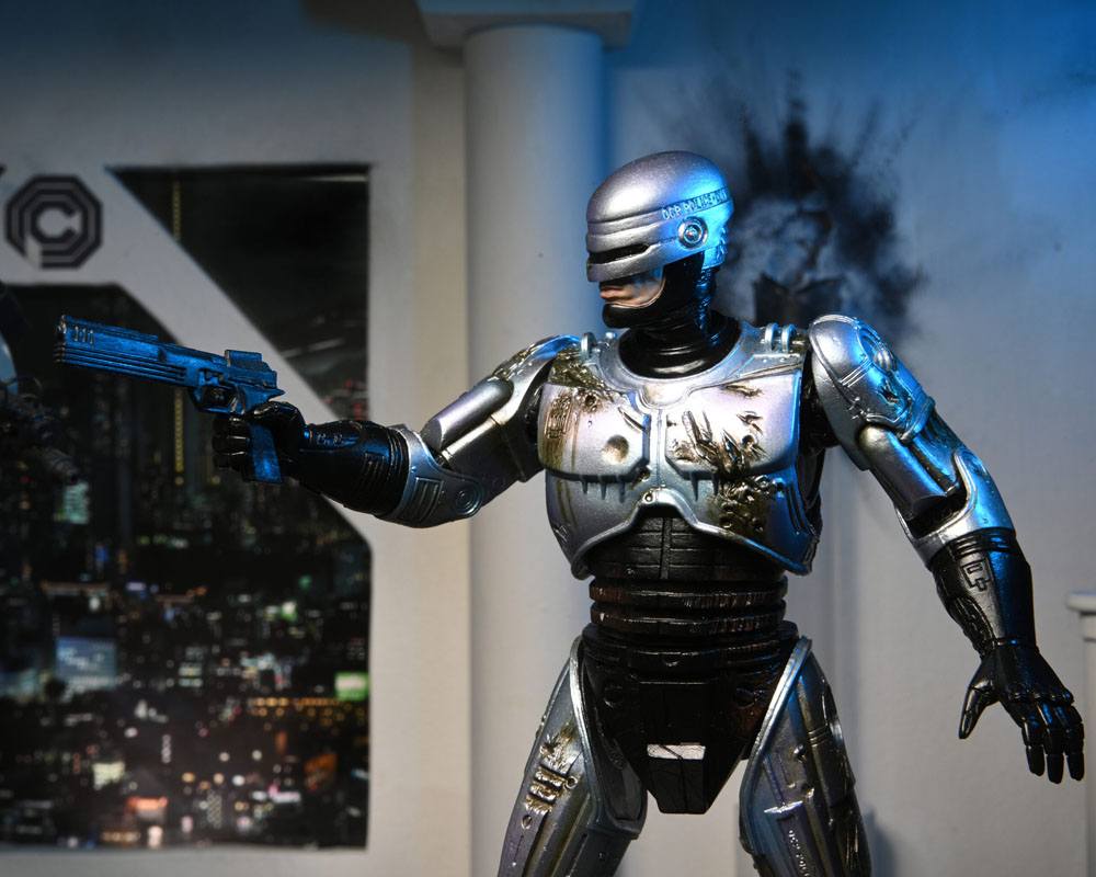 RoboCop figurine Ultimate Battle Damaged RoboCop with Chair 18 cm