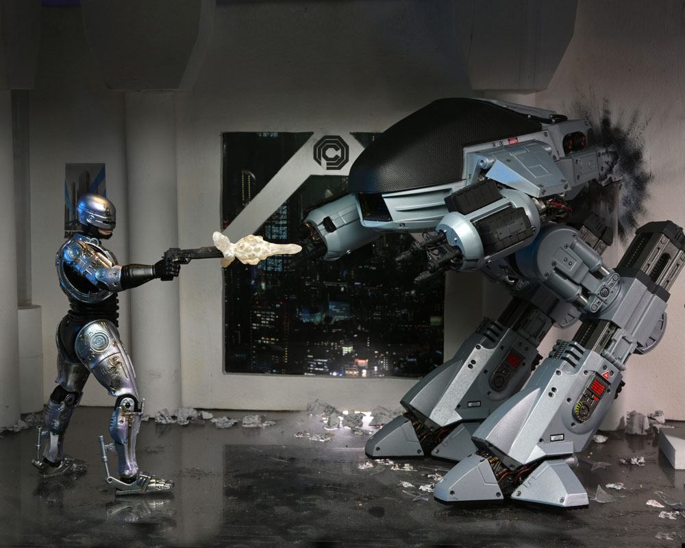 RoboCop figurine Ultimate Battle Damaged RoboCop with Chair 18 cm