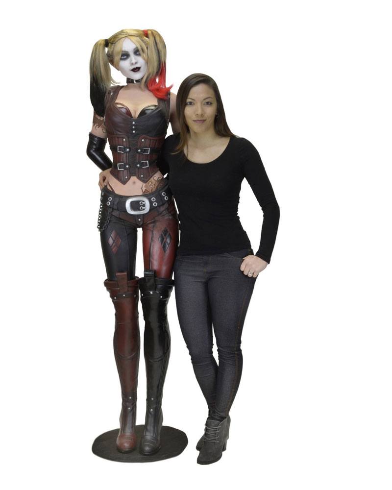 Batman Arkham City réplique 1/1 Harley Quinn (mousse/latex) 180 cm