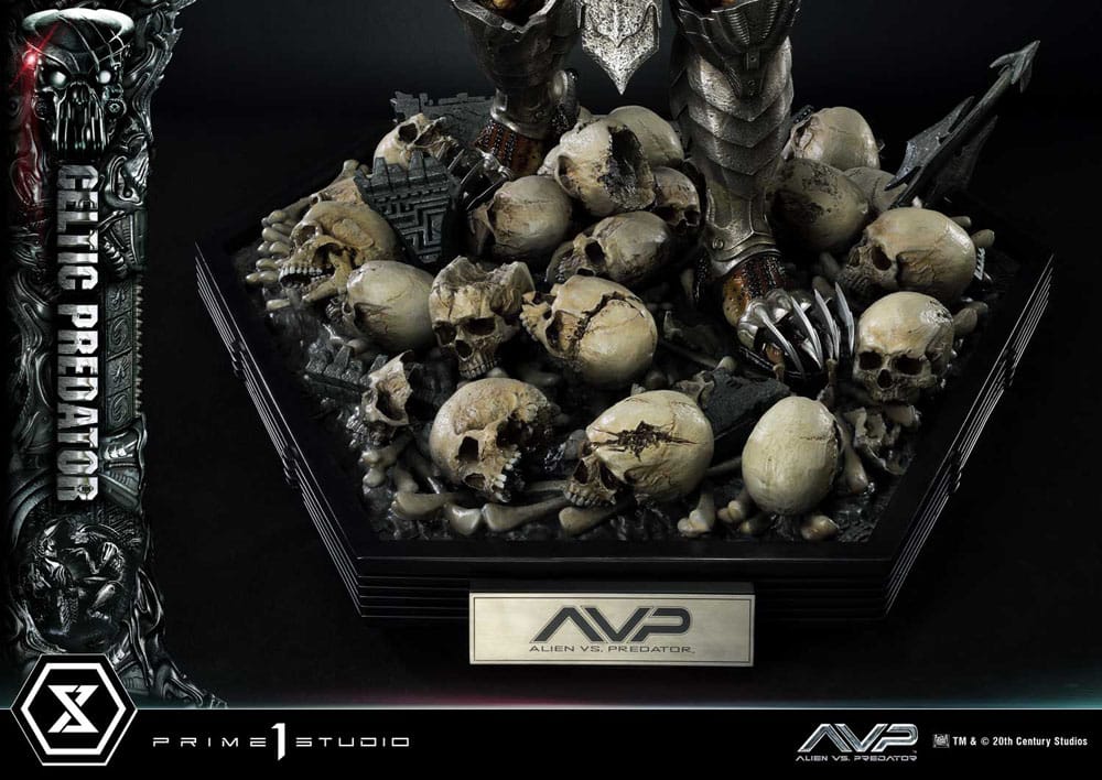 The Alien vs. Predator statuette Museum Masterline Series 1/3 Celtic Predator 95 cm