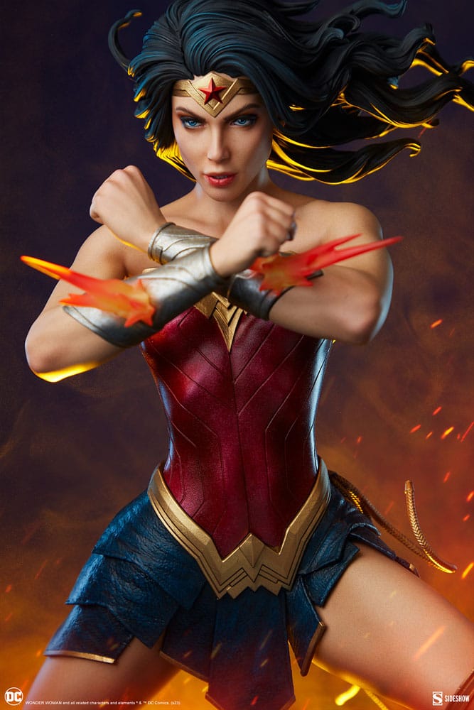DC Comics : Statuette Premium Format Wonder Woman: Saving the Day 50 cm