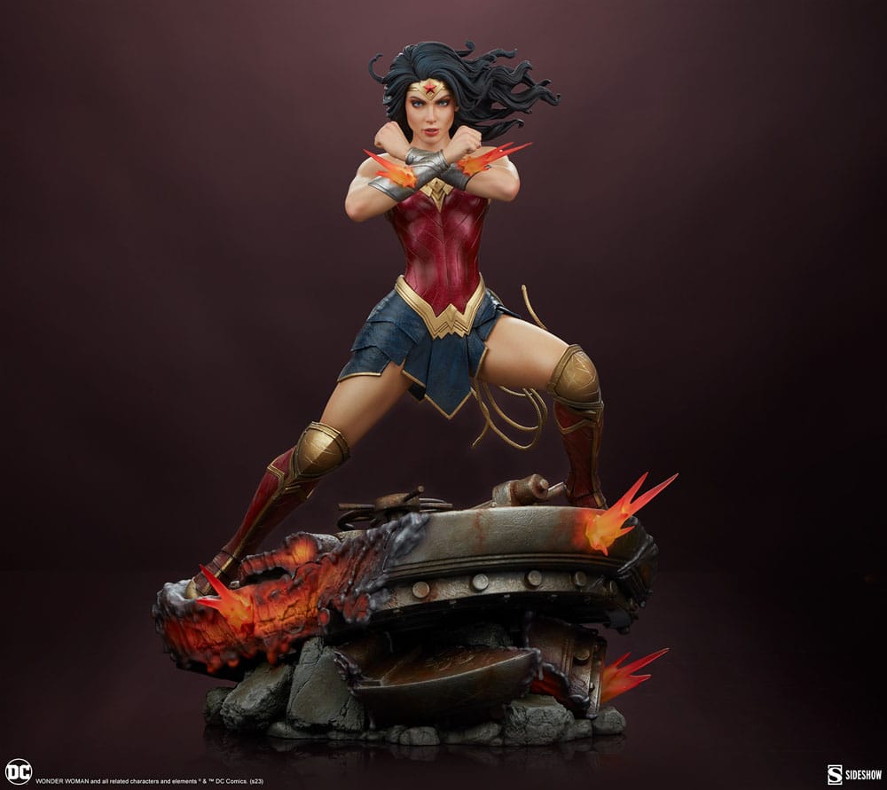 DC Comics : Statuette Premium Format Wonder Woman: Saving the Day 50 cm