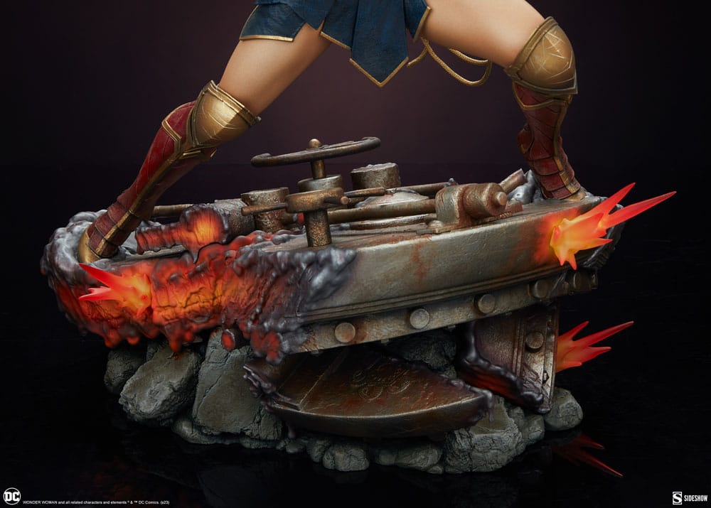 DC Comics : Statuette Premium Format Wonder Woman: Saving the Day 50 cm