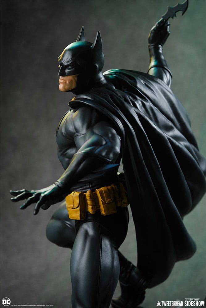 DC Comics : Statuette 1/6 Batman (Black and Gray Edition) 50 cm