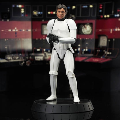 Star Wars Episode IV statuette Milestones 1/6 Han Solo (Stormtrooper Disguise) 40th Anniversary Exclusive 30 cm