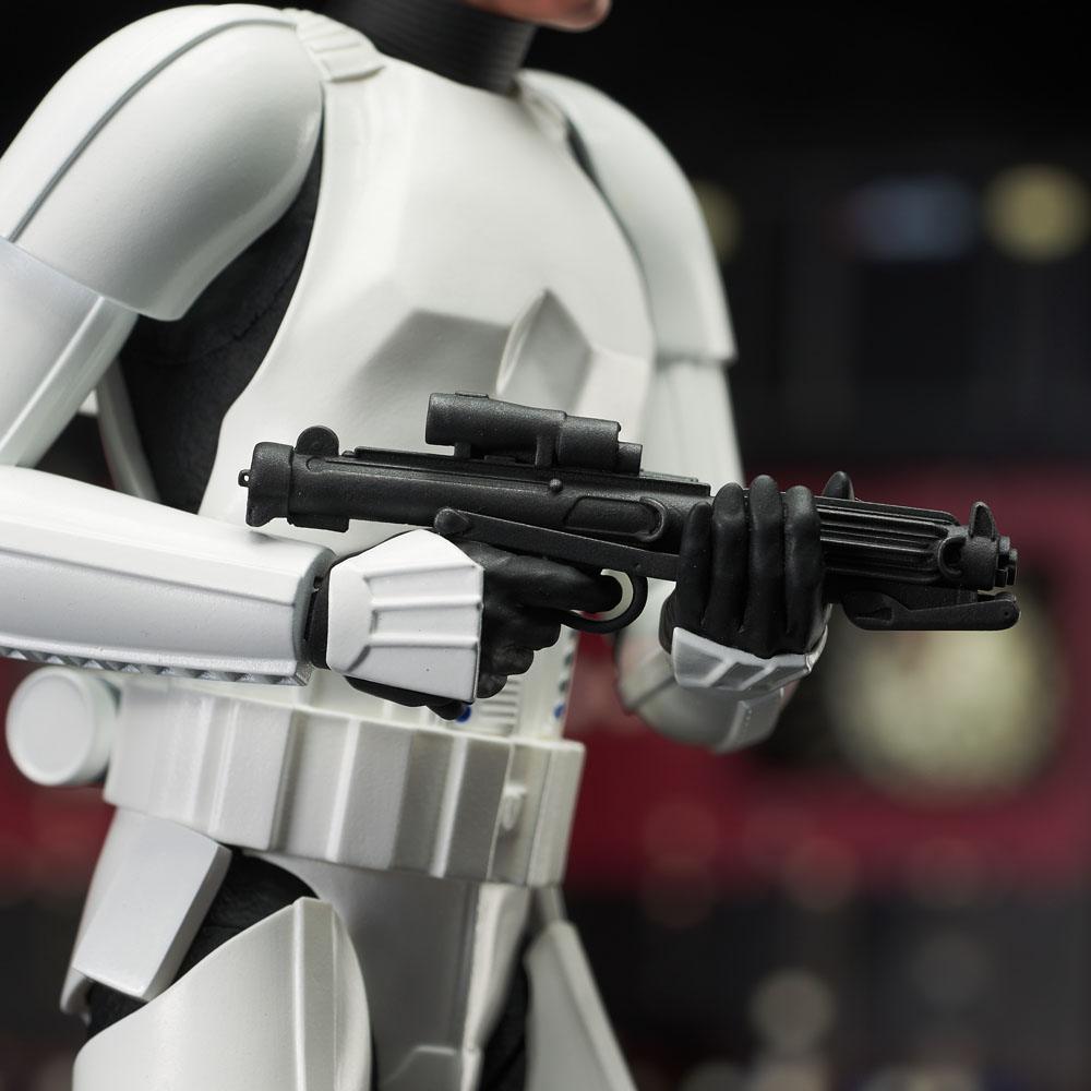 Star Wars Episode IV statuette Milestones 1/6 Han Solo (Stormtrooper Disguise) 40th Anniversary Exclusive 30 cm