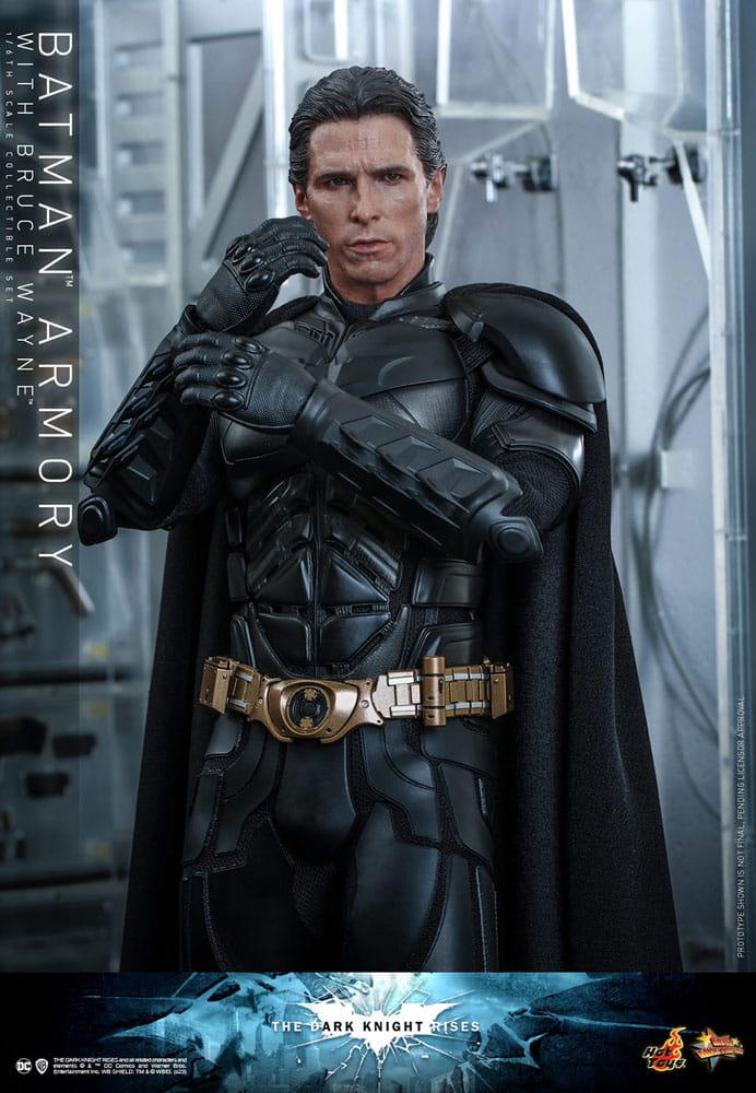 The Dark Knight Rises : Figurines et diorama 1/6 Batman Armurerie avec Bruce Wayne 30 cm