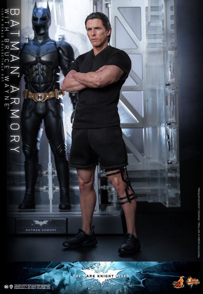 The Dark Knight Rises : Figurines et diorama 1/6 Batman Armurerie avec Bruce Wayne 30 cm