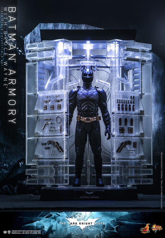 The Dark Knight Rises : Figurines et diorama 1/6 Batman Armurerie avec Bruce Wayne 30 cm