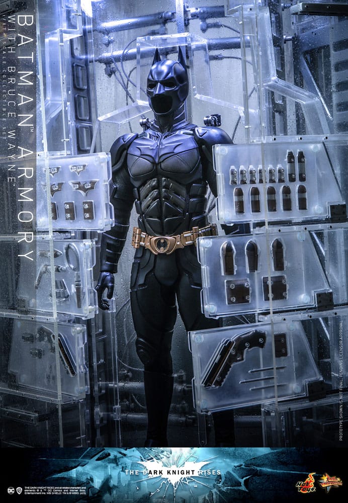 The Dark Knight Rises : Figurines et diorama 1/6 Batman Armurerie avec Bruce Wayne 30 cm