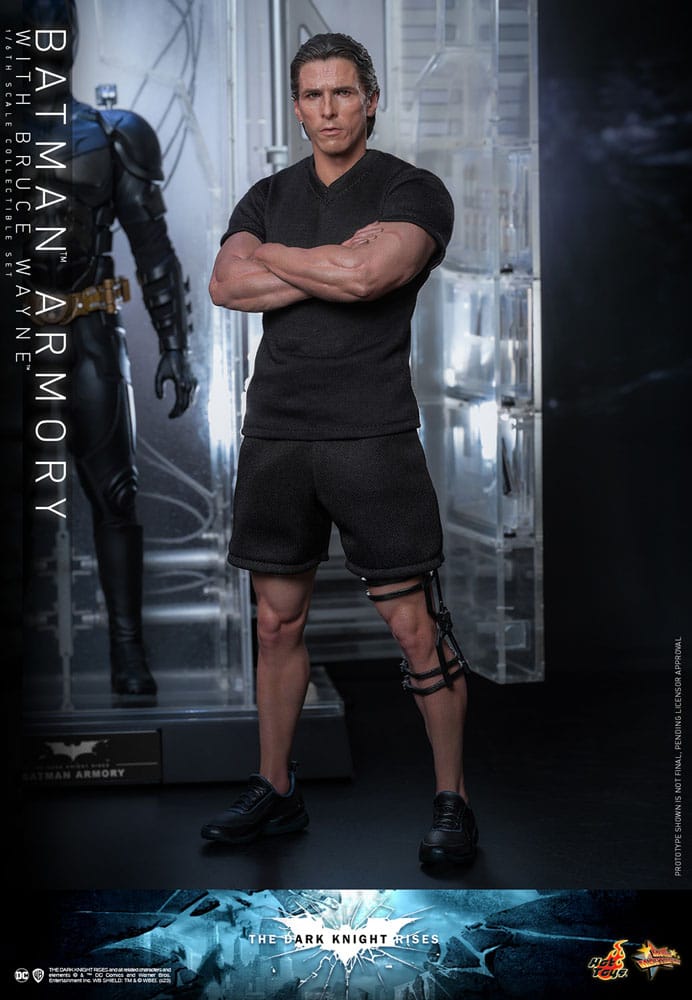The Dark Knight Rises : Figurines et diorama 1/6 Batman Armurerie avec Bruce Wayne 30 cm