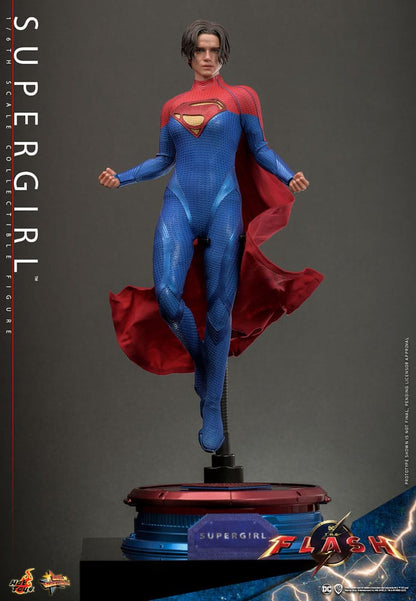 The Flash Movie : Figurine Supergirl 28 cm