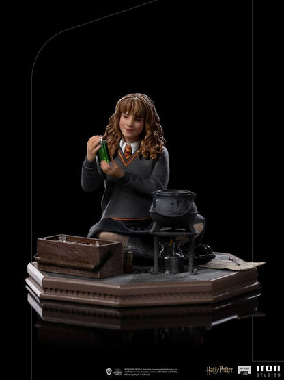 Harry Potter : Statuette Art Scale 1/10 Hermione Granger Polyjuice 9 cm
