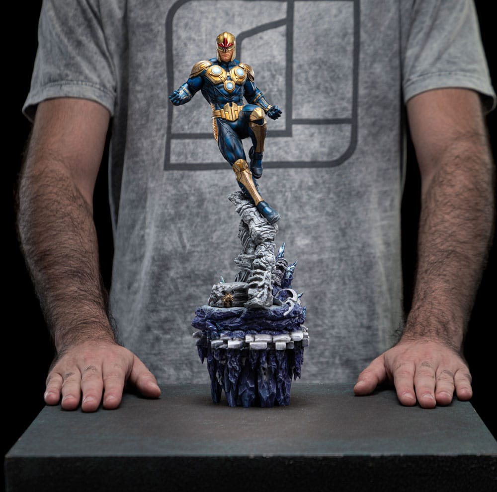 DC Comics statuette Art Scale Deluxe 1/10 Nova 41 cm