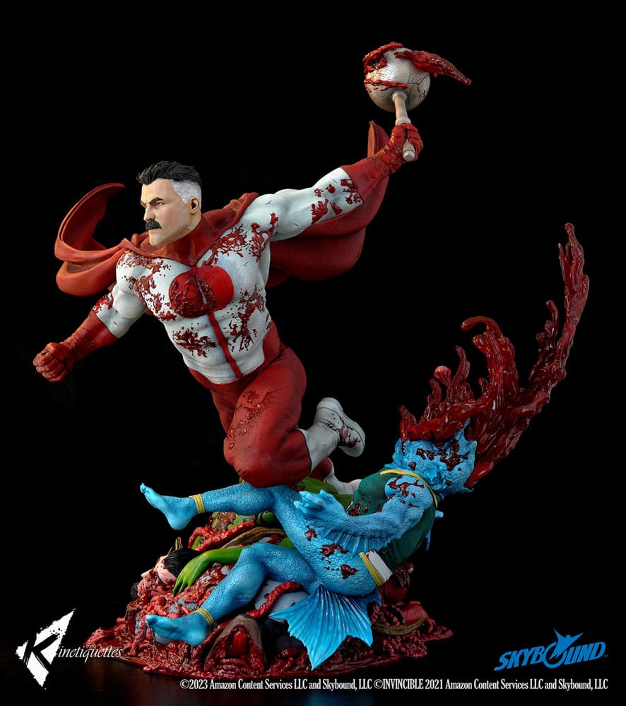 Invincible diorama Omni-Man: The Ambush 52 cm
