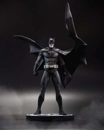 DC Direct statuette Résine Batman Black White Batman (by Jorge Jimenez) 27 cm