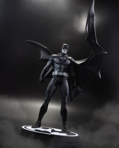 DC Direct statuette Résine Batman Black White Batman (by Jorge Jimenez) 27 cm