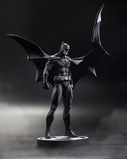 DC Direct statuette Résine Batman Black White Batman (by Jorge Jimenez) 27 cm
