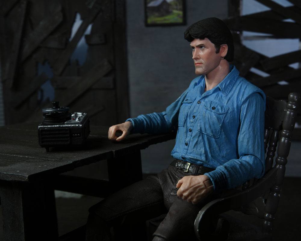 Evil Dead figurine Ultimate Ash 18 cm