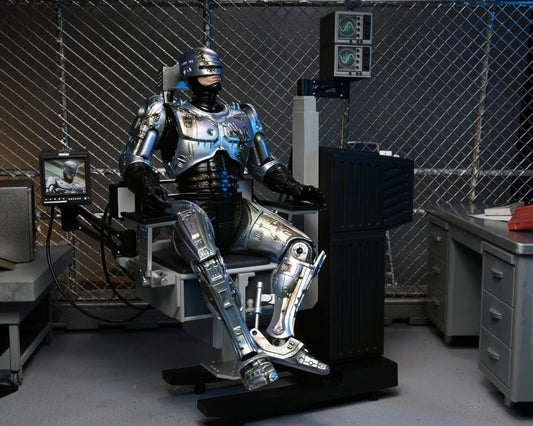 RoboCop figurine Ultimate Battle Damaged RoboCop with Chair 18 cm