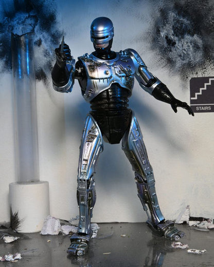 RoboCop figurine Ultimate Battle Damaged RoboCop with Chair 18 cm