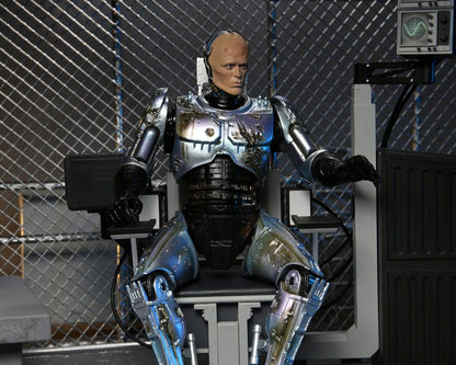 RoboCop figurine Ultimate Battle Damaged RoboCop with Chair 18 cm