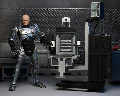 RoboCop figurine Ultimate Battle Damaged RoboCop with Chair 18 cm