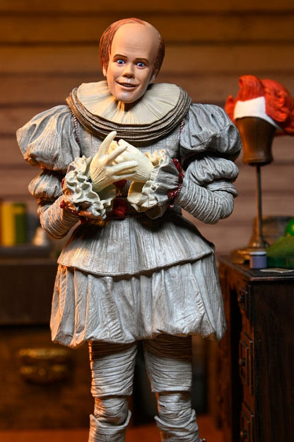 Ça: Welcome To Derry figurine Ultimate Bob Gray As Pennywise 18 cm