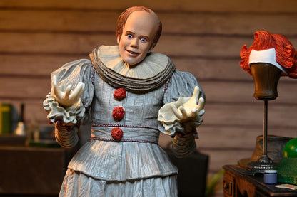 Ça: Welcome To Derry figurine Ultimate Bob Gray As Pennywise 18 cm