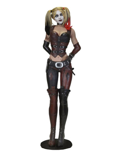 Batman Arkham City réplique 1/1 Harley Quinn (mousse/latex) 180 cm