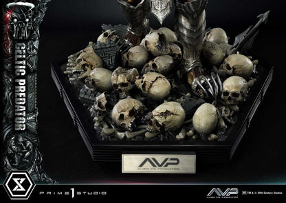 The Alien vs. Predator statuette Museum Masterline Series 1/3 Celtic Predator 95 cm