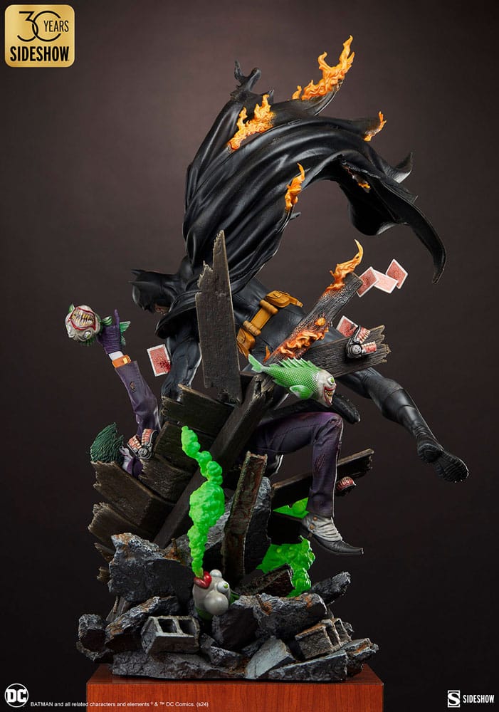 DC Comics statuette Premium Format Batman vs The Joker: Eternal Enemies 81 cm