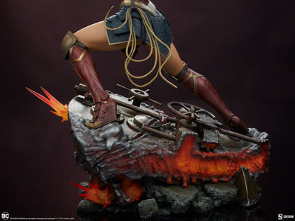 DC Comics : Statuette Premium Format Wonder Woman: Saving the Day 50 cm