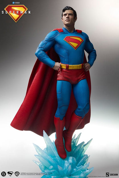 Superman (2025) statuette Premium Format Superman 61 cm