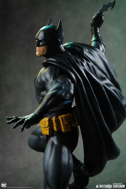 DC Comics : Statuette 1/6 Batman (Black and Gray Edition) 50 cm