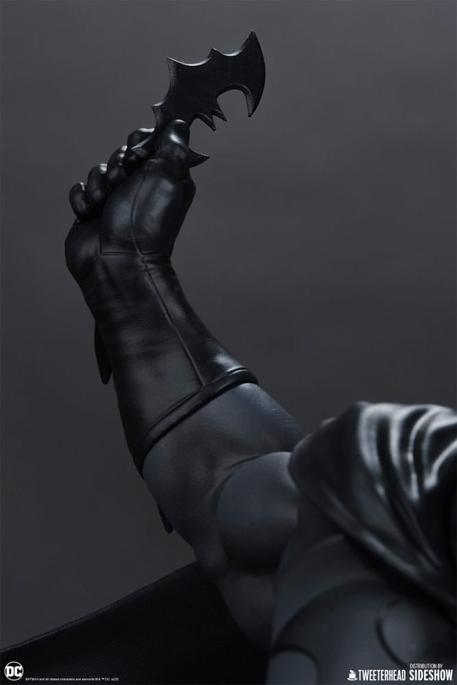 DC Comics : Statuette 1/6 Batman (Black and Gray Edition) 50 cm
